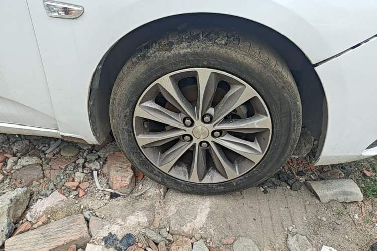 Used Chevrolet Monza 2022 320 Automatic Enjoyment Sunroof Version Right Front Wheel Hub
