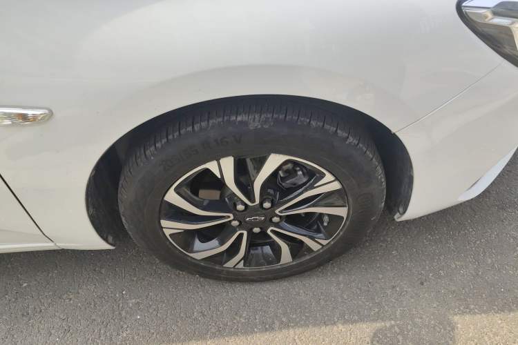 Used Chevrolet Monza 2022 Light Hybrid RS 330T Automatic Comfort Edition Right Front Wheel Hub