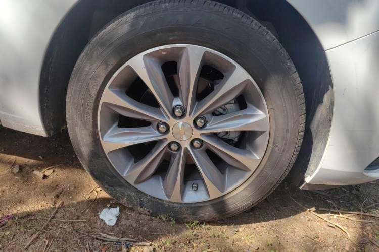 Used Chevrolet Monza 2022 320 Automatic Enjoyment Sunroof Version Right Front Wheel Hub