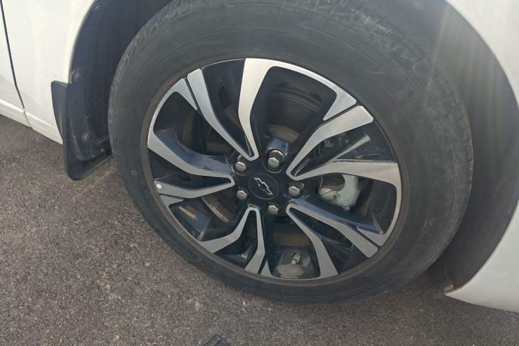 Used Chevrolet Monza 2022 Light Hybrid RS 330T Automatic Comfort Edition Right Front Wheel Hub
