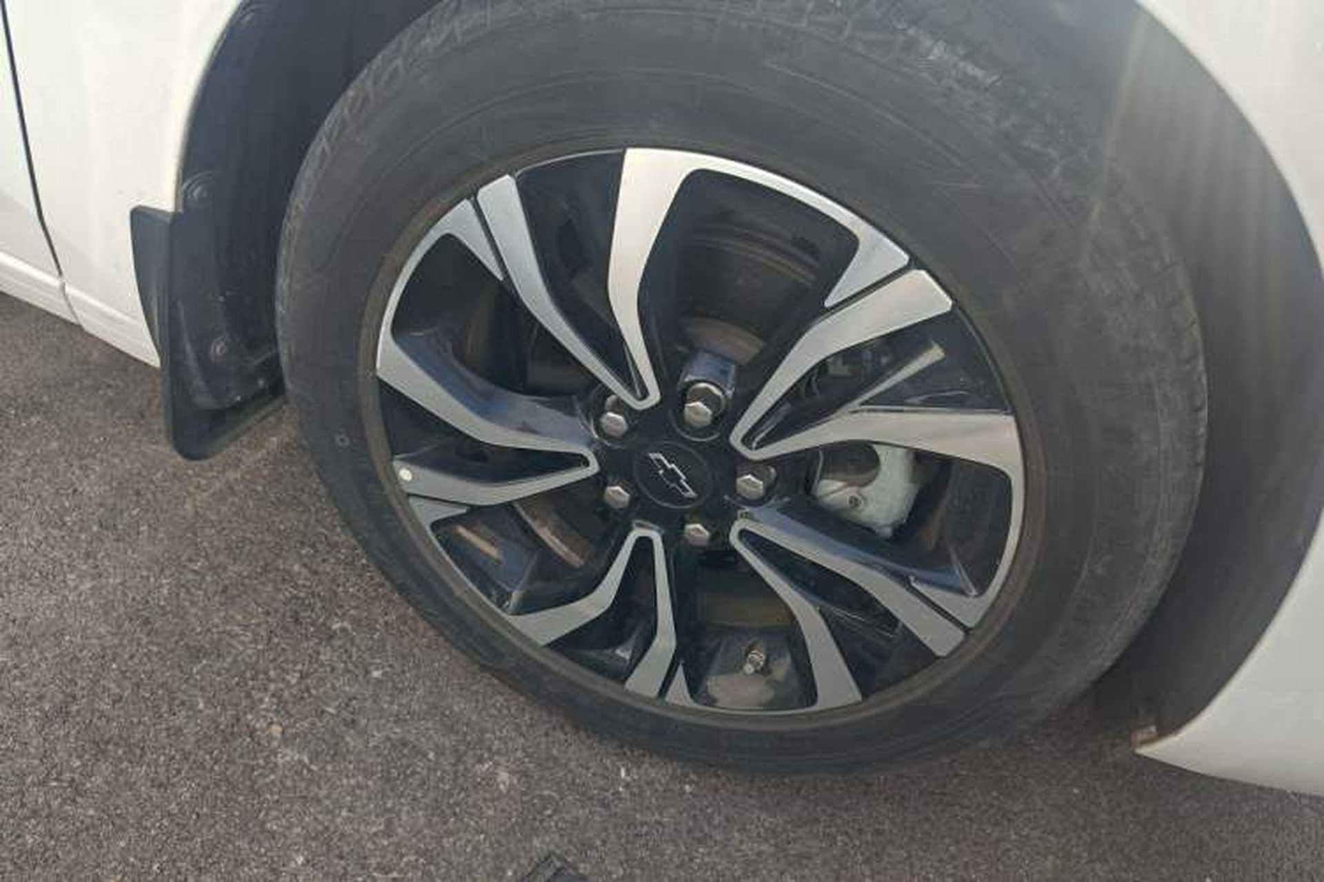 Used Chevrolet Monza 2022 Light Hybrid RS 330T Automatic Comfort Edition Right Front Wheel Hub