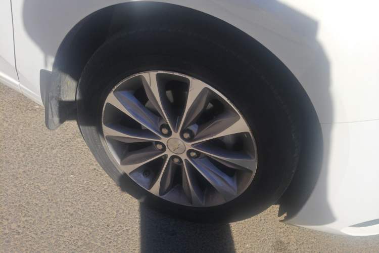 Used Chevrolet Monza 2022 320 Automatic Enjoyment Sunroof Version Right Front Wheel Hub