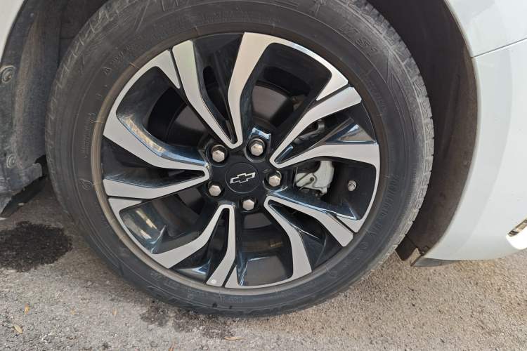 Used Chevrolet Monza 2022 Light Hybrid RS 330T Automatic Comfort Edition Right Front Wheel Hub