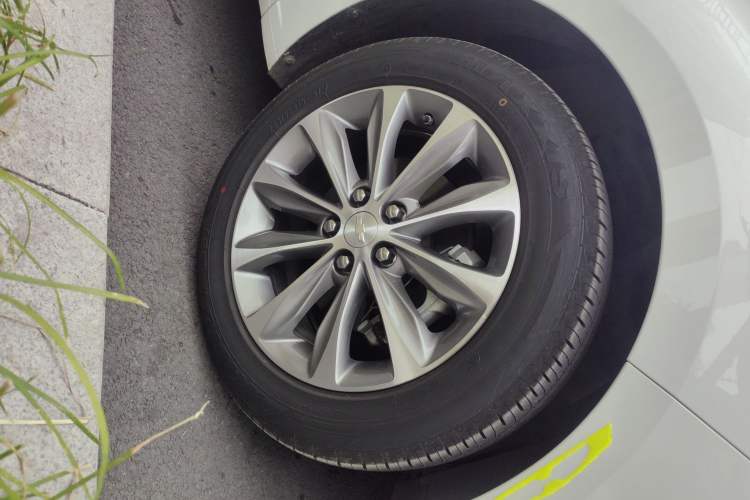 Used Chevrolet Monza 2022 320 Automatic Enjoyment Sunroof Version Right Front Wheel Hub