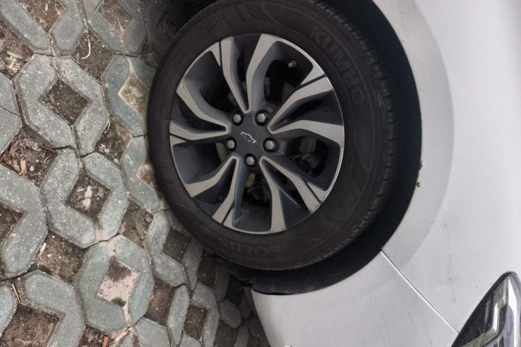 Used Chevrolet Monza 2022 Light Hybrid RS 330T Automatic Comfort Edition Right Front Wheel Hub