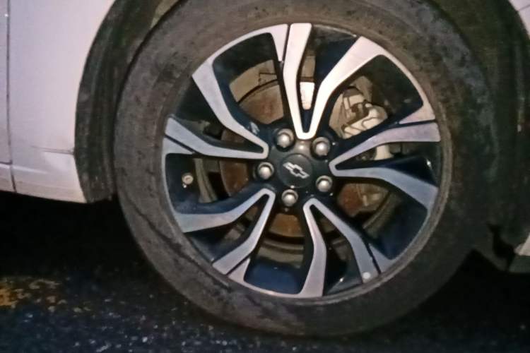 Used Chevrolet Monza 2022 Light Hybrid RS 330T Automatic Comfort Edition Right Front Wheel Hub