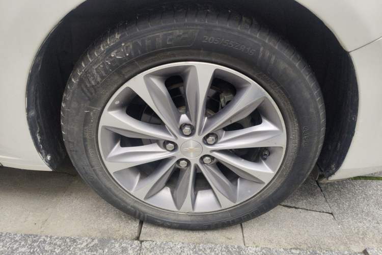 Used Chevrolet Monza 2022 320 Automatic Enjoyment Sunroof Version Right Front Wheel Hub