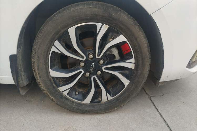 Used Chevrolet Monza 2022 Light Hybrid RS 330T Automatic Comfort Edition Right Front Wheel Hub