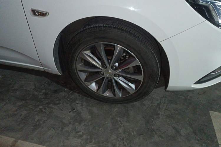 Used Chevrolet Monza 2022 320 Automatic Enjoyment Sunroof Version Right Front Wheel Hub