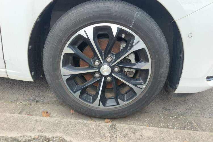 Used Chevrolet Monza 2022 Light Hybrid RS 330T Automatic Comfort Edition Right Front Wheel Hub