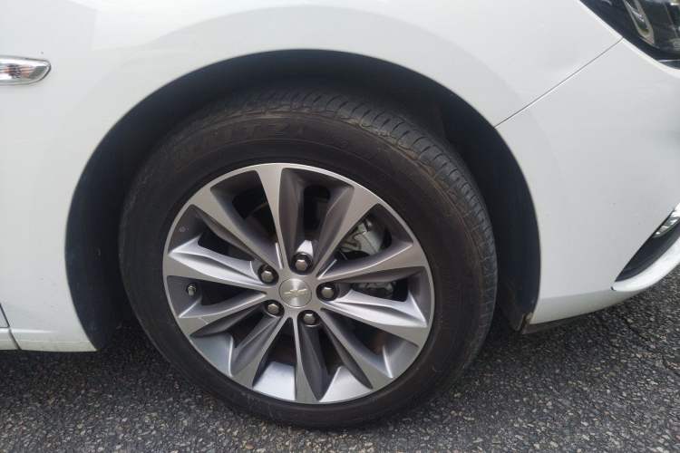 Used Chevrolet Monza 2022 320 Automatic Enjoyment Sunroof Version Right Front Wheel Hub