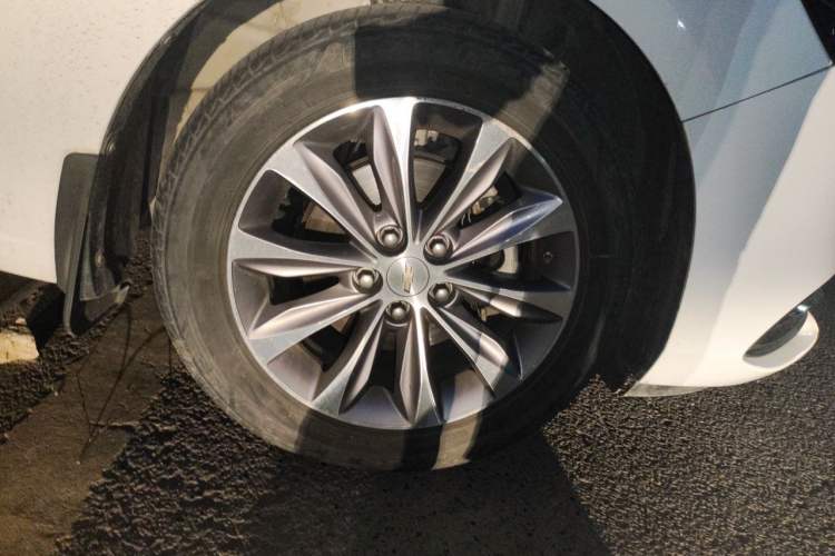 Used Chevrolet Monza 2022 320 Automatic Enjoyment Sunroof Version Right Front Wheel Hub