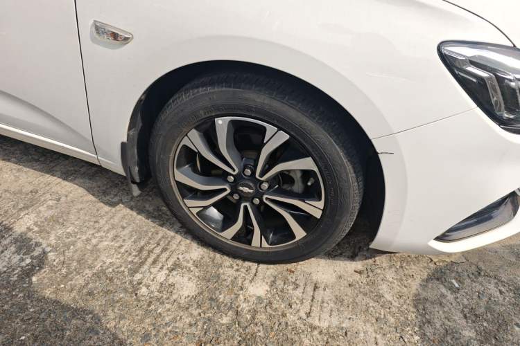 Used Chevrolet Monza 2022 Light Hybrid RS 330T Automatic Comfort Edition Right Front Wheel Hub