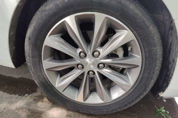Used Chevrolet Monza 2022 320 Automatic Enjoyment Sunroof Version Right Front Wheel Hub