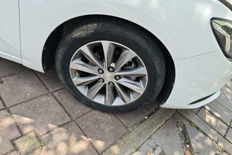 Used Chevrolet Monza 2022 320 Automatic Enjoyment Sunroof Version Right Front Wheel Hub