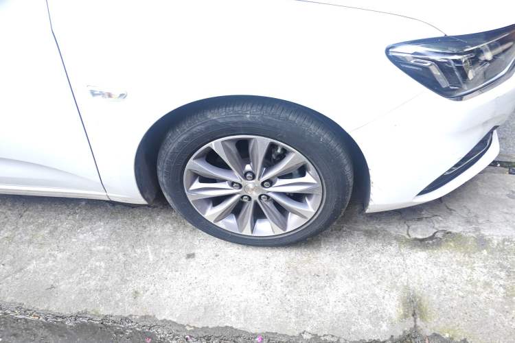 Used Chevrolet Monza 2022 320 Automatic Enjoyment Edition Right Front Wheel Hub