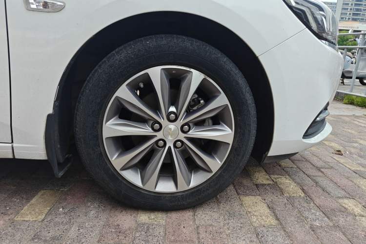 Used Chevrolet Monza 2022 320 Automatic Enjoyment Edition Right Front Wheel Hub