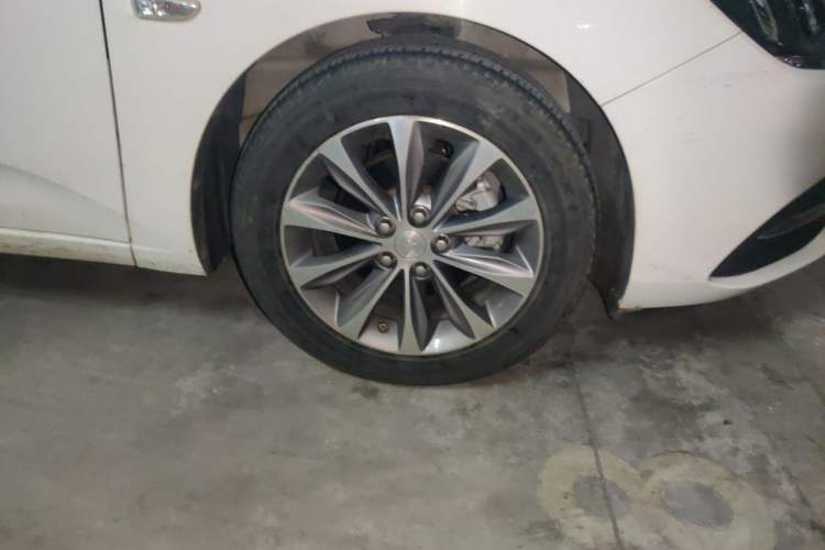 Used Chevrolet Monza 2022 320 Automatic Enjoyment Sunroof Version Right Front Wheel Hub