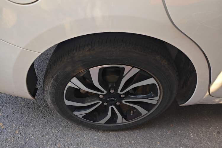 Used Chevrolet Monza 2022 Light Hybrid RS 330T Automatic Comfort Edition Right Rear Wheel Hub