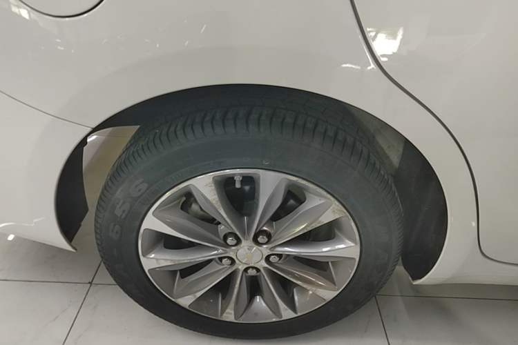 Used Chevrolet Monza 2022 320 Automatic Enjoyment Sunroof Version Right Rear Wheel Hub