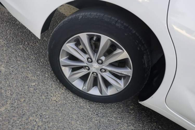 Used Chevrolet Monza 2022 320 Automatic Enjoyment Sunroof Version Right Rear Wheel Hub