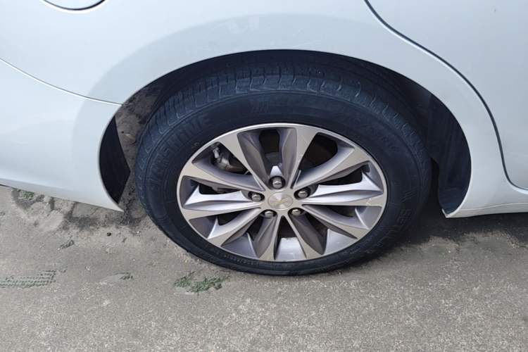 Used Chevrolet Monza 2022 320 Automatic Enjoyment Sunroof Version Right Rear Wheel Hub