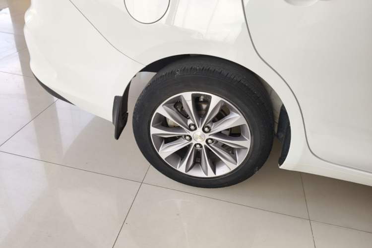 Used Chevrolet Monza 2022 320 Automatic Enjoyment Sunroof Version Right Rear Wheel Hub