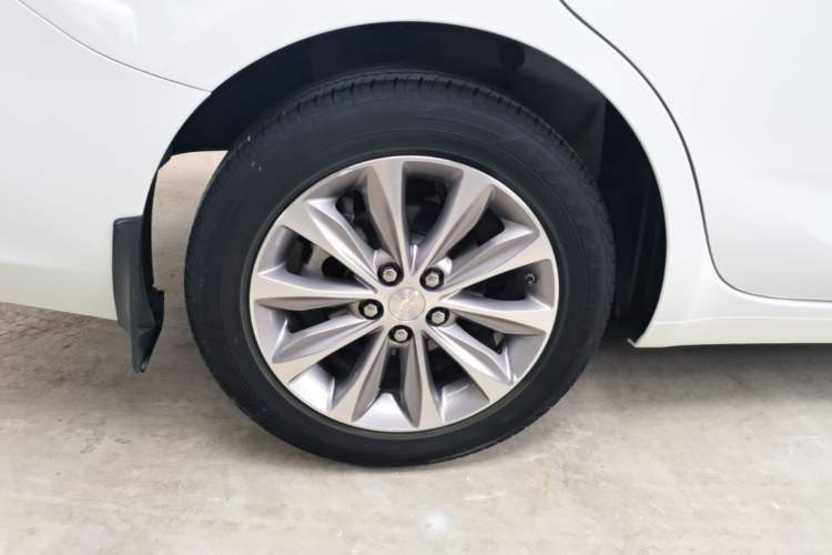 Used Chevrolet Monza 2022 320 Automatic Enjoyment Sunroof Version Right Rear Wheel Hub