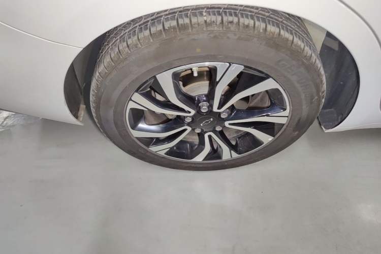 Used Chevrolet Monza 2022 Light Hybrid RS 330T Automatic Comfort Edition Right Rear Wheel Hub