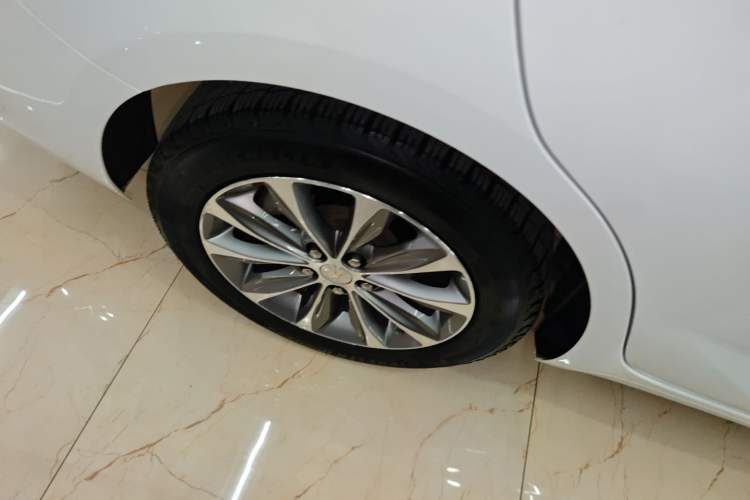 Used Chevrolet Monza 2022 320 Automatic Enjoyment Sunroof Version Right Rear Wheel Hub