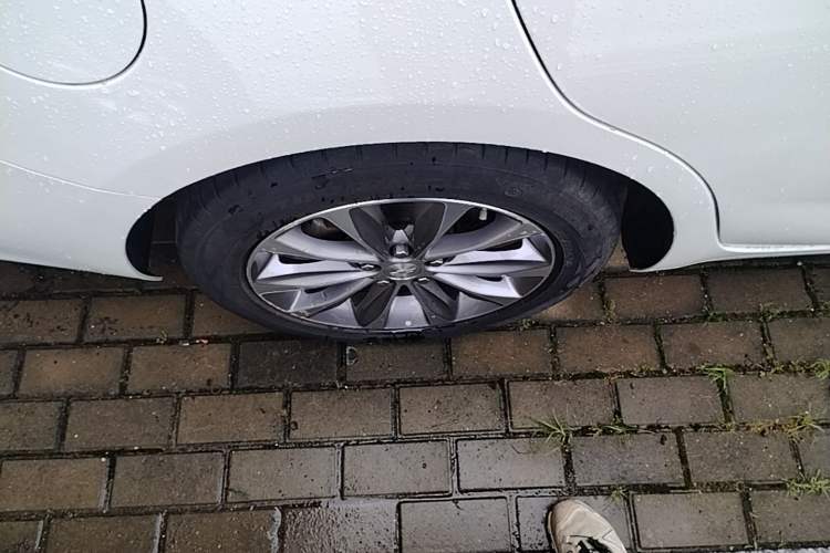 Used Chevrolet Monza 2022 320 Automatic Enjoyment Sunroof Version Right Rear Wheel Hub