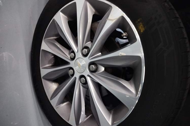 Used Chevrolet Monza 2022 320 Automatic Enjoyment Sunroof Version Right Rear Wheel Hub