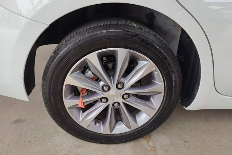 Used Chevrolet Monza 2022 320 Automatic Enjoyment Sunroof Version Right Rear Wheel Hub