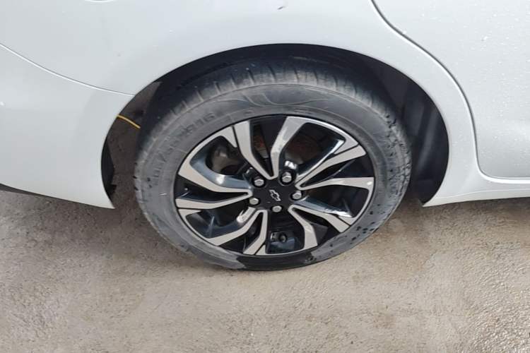 Used Chevrolet Monza 2022 Light Hybrid RS 330T Automatic Comfort Edition Right Rear Wheel Hub