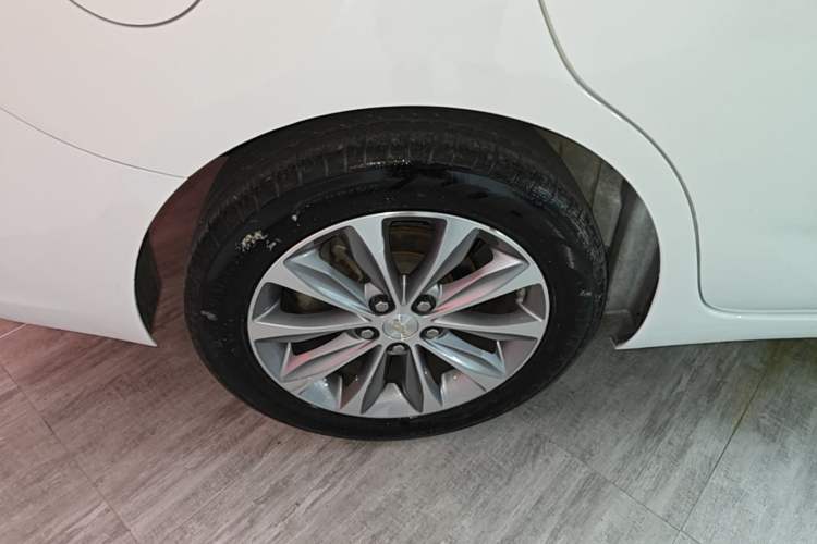 Used Chevrolet Monza 2022 320 Automatic Enjoyment Sunroof Version Right Rear Wheel Hub