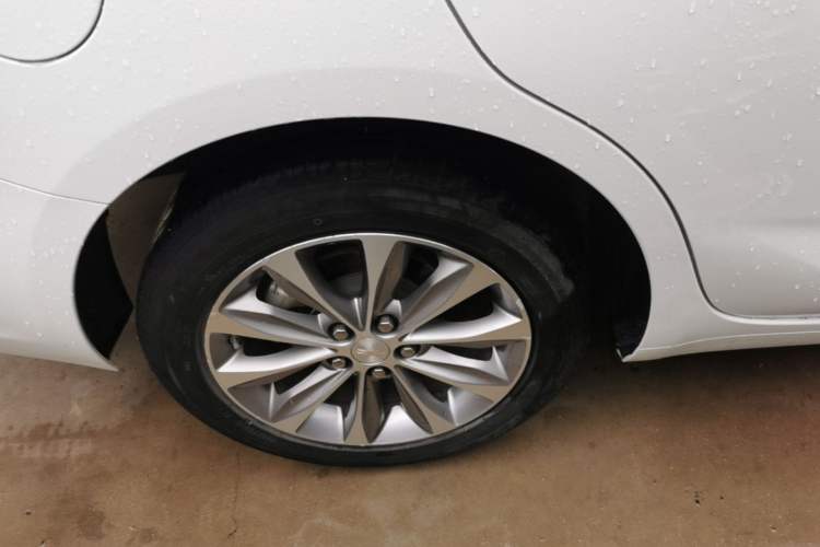Used Chevrolet Monza 2022 320 Automatic Enjoyment Sunroof Version Right Rear Wheel Hub