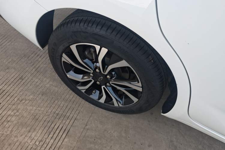Used Chevrolet Monza 2022 Light Hybrid RS 330T Automatic Comfort Edition Right Rear Wheel Hub