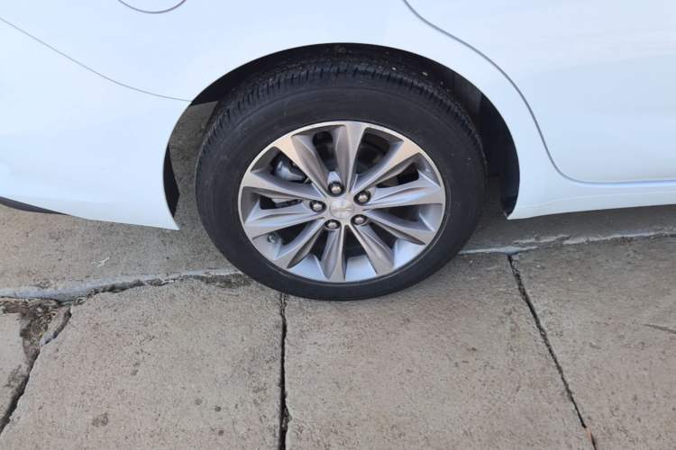 Used Chevrolet Monza 2022 320 Automatic Enjoyment Sunroof Version Right Rear Wheel Hub