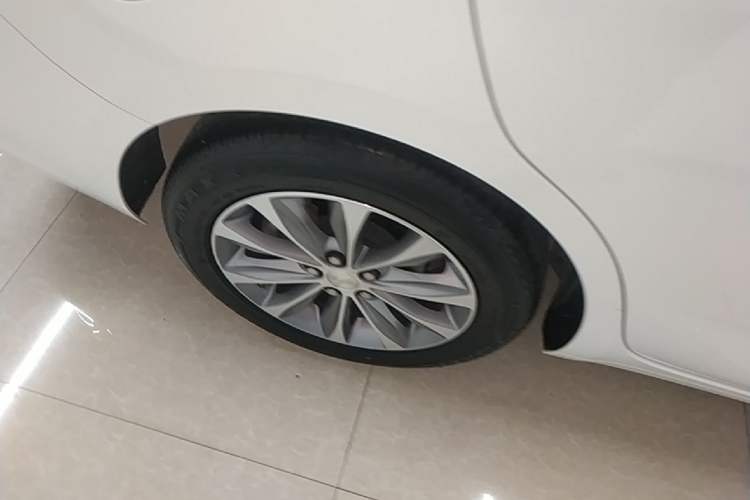 Used Chevrolet Monza 2022 320 Automatic Enjoyment Sunroof Version Right Rear Wheel Hub