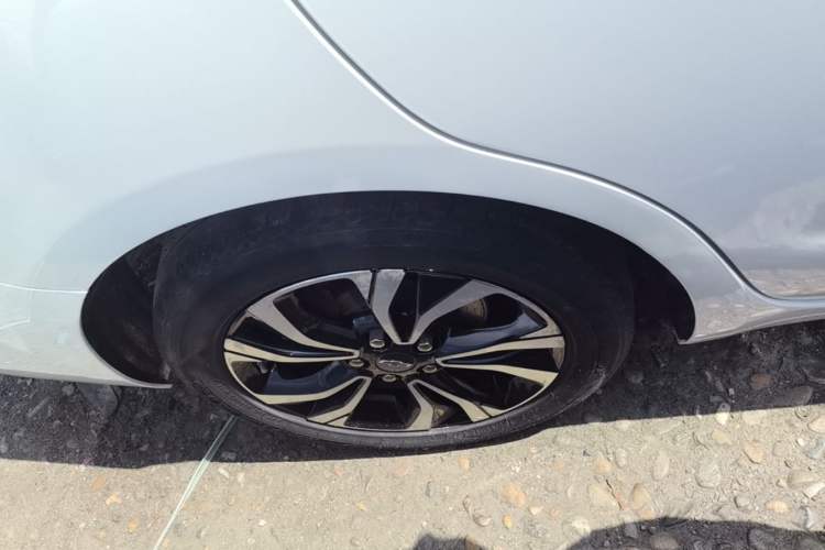 Used Chevrolet Monza 2022 Light Hybrid RS 330T Automatic Comfort Edition Right Rear Wheel Hub