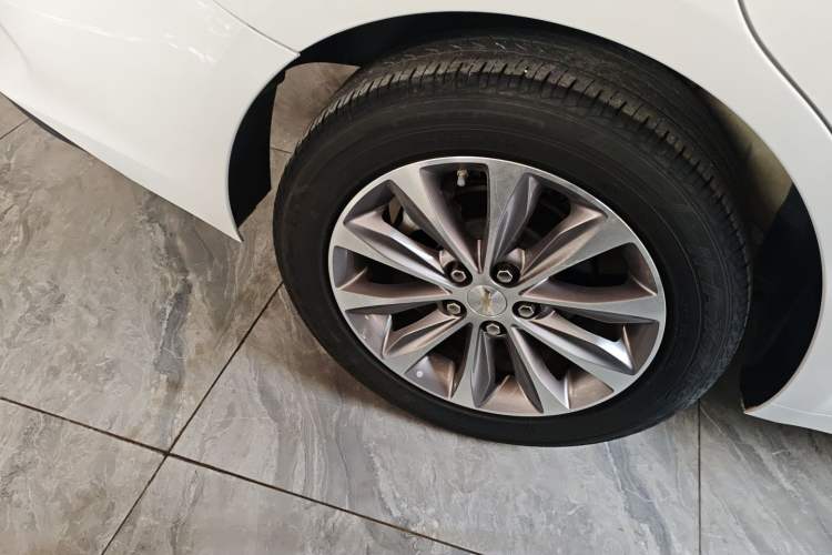 Used Chevrolet Monza 2022 320 Automatic Enjoyment Sunroof Version Right Rear Wheel Hub