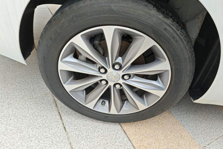 Used Chevrolet Monza 2022 320 Automatic Enjoyment Sunroof Version Right Rear Wheel Hub