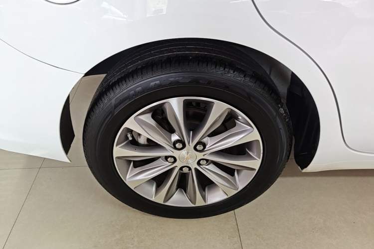 Used Chevrolet Monza 2022 320 Automatic Enjoyment Sunroof Version Right Rear Wheel Hub
