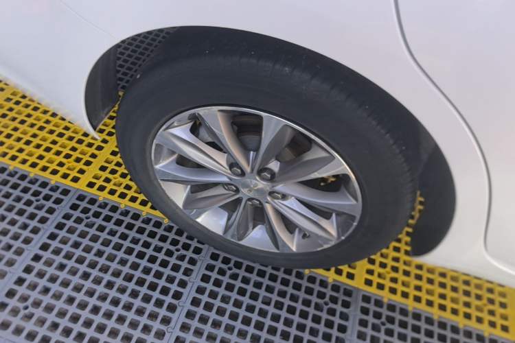 Used Chevrolet Monza 2022 320 Automatic Enjoyment Sunroof Version Right Rear Wheel Hub
