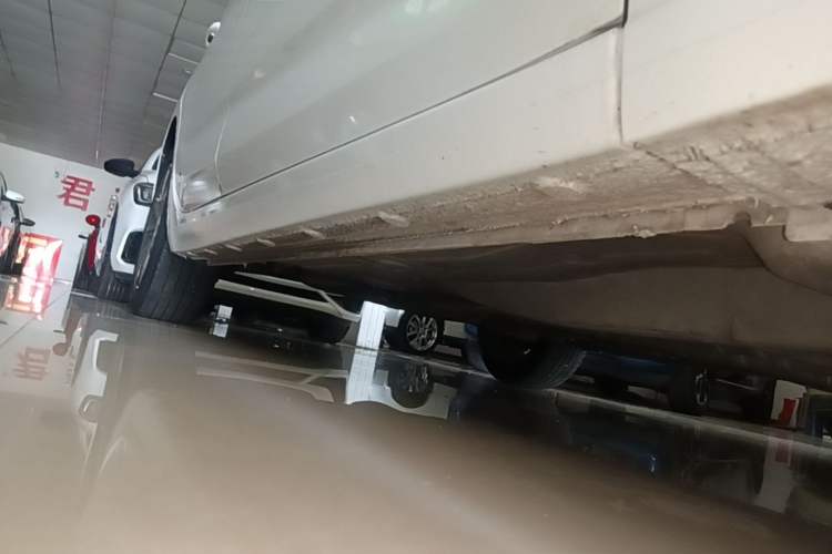 Used Chevrolet Monza 2022 320 Automatic Enjoyment Sunroof Version Right Side Sill