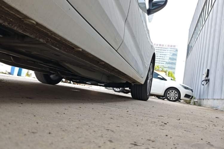 Used Chevrolet Monza 2022 320 Automatic Enjoyment Sunroof Version Right Side Sill