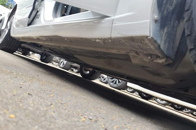 Used Chevrolet Monza 2022 320 Automatic Enjoyment Sunroof Version Right Side Sill