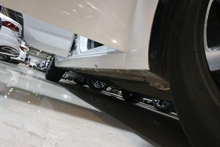 Used Chevrolet Monza 2022 Light Hybrid RS 330T Automatic Comfort Edition Right Side Sill