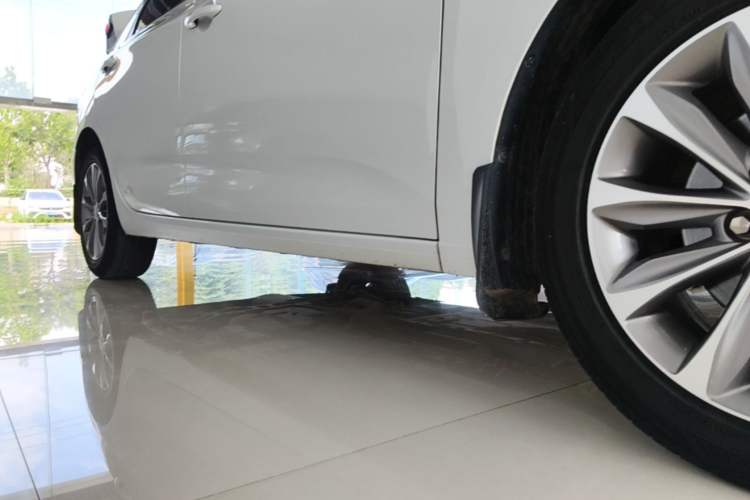Used Chevrolet Monza 2022 320 Automatic Enjoyment Sunroof Version Right Side Sill
