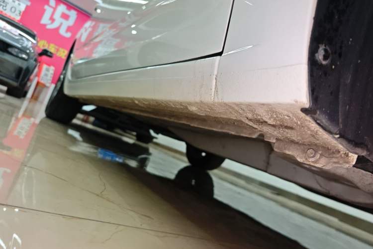Used Chevrolet Monza 2022 320 Automatic Enjoyment Sunroof Version Right Side Sill